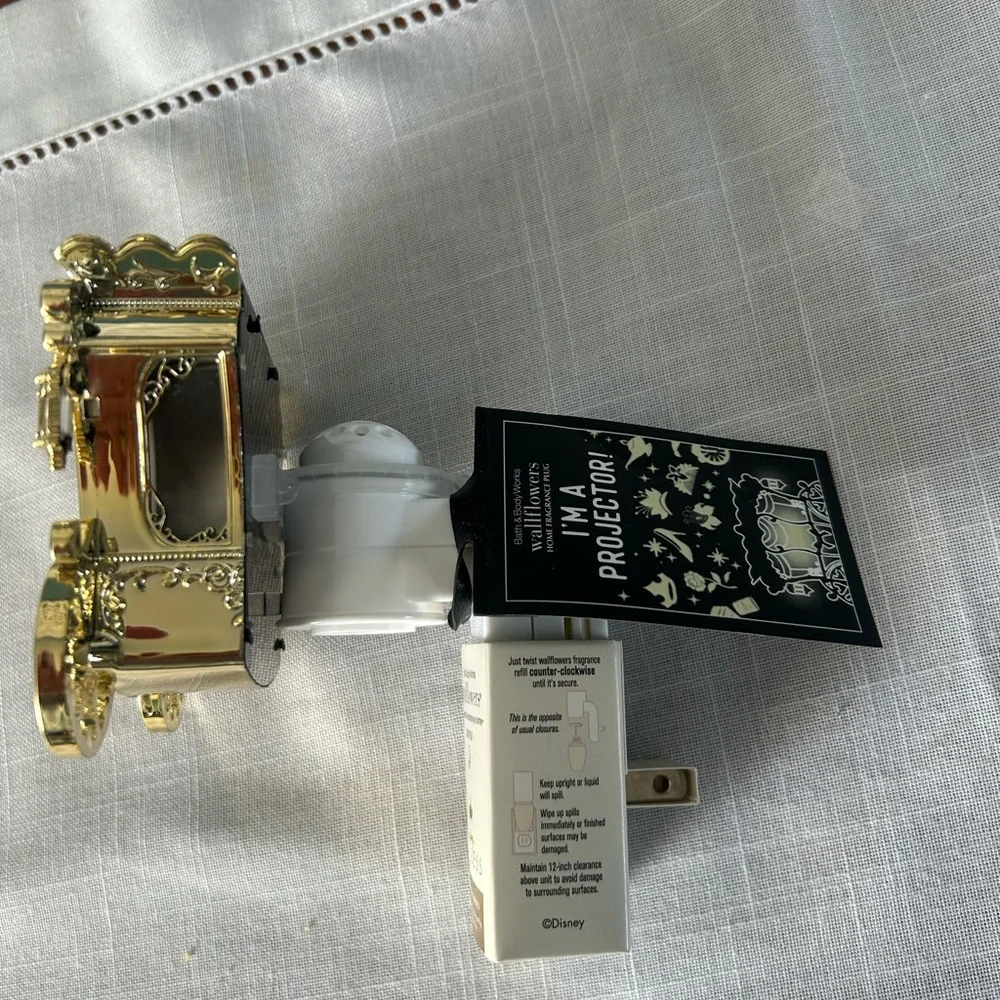 Sold NWT Bath&Body Disney Princess Carriage Wallflower Projector and nightlight - Picture 2 of 5
